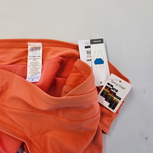 Jessica Simpson tanking with NWT bottoms. - Picture 3 of 5